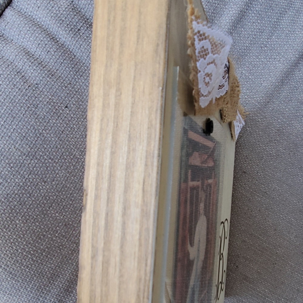 "B" Wood Block Photo Frame - Picture 3 of 8